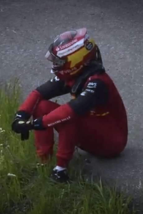   “I cannot still believe it”  An exploration of Carlos Sainz Jr’s parting of ways with Scuderia Ferrari.  